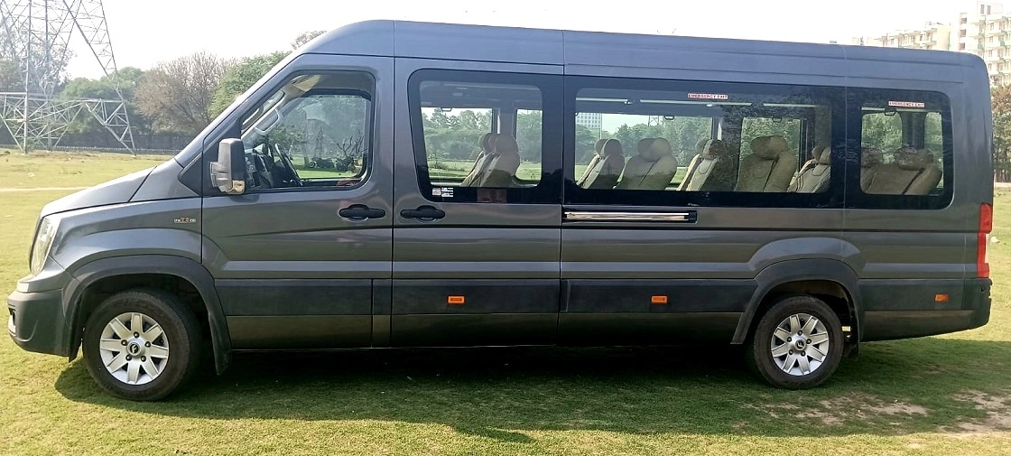 17 Seater Force Urbania on rent in Kolkata